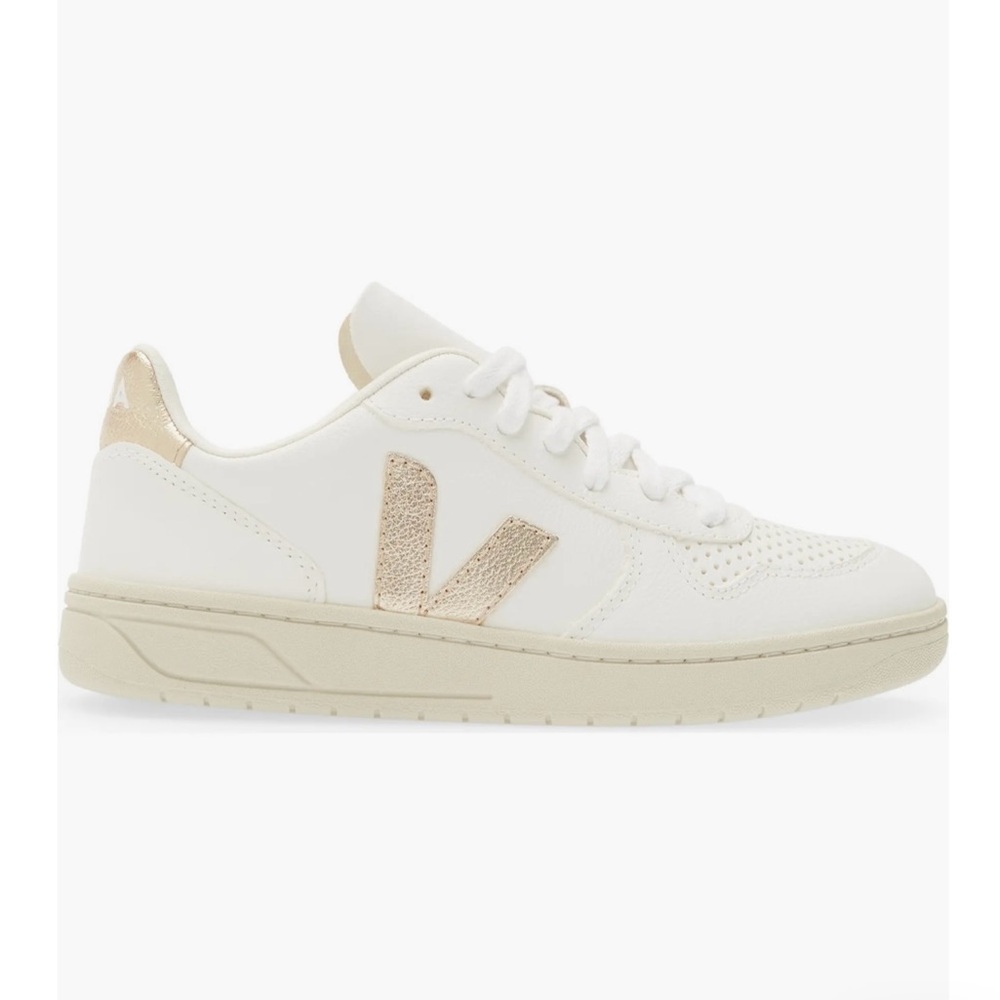 Women’s Veja V 10 sneakers size 9